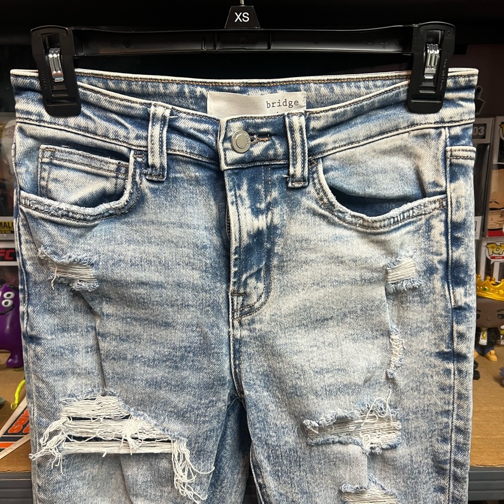 Distressed Light Wash Skinny Jeans - Women - Picture 3 of 5